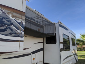 Cat enclosure between slide-outs on fifth wheel